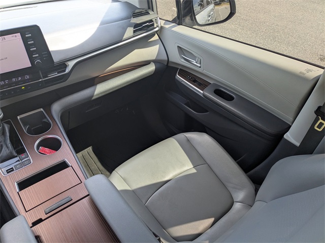 2022 Toyota Sienna XLE photo 15