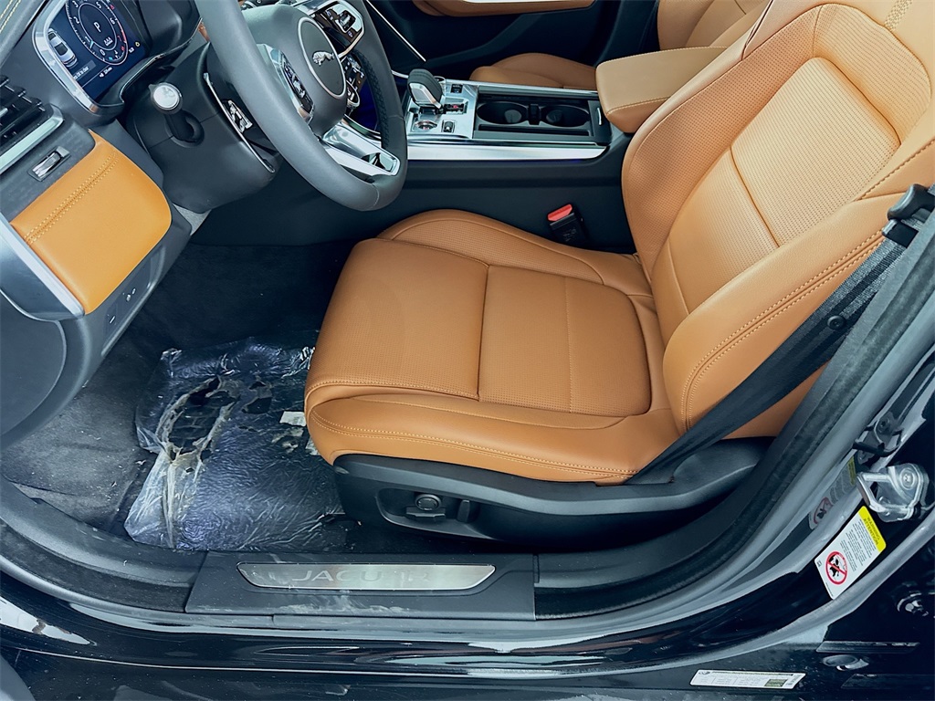 New 2024 Black Jaguar R-Dynamic SE image 20