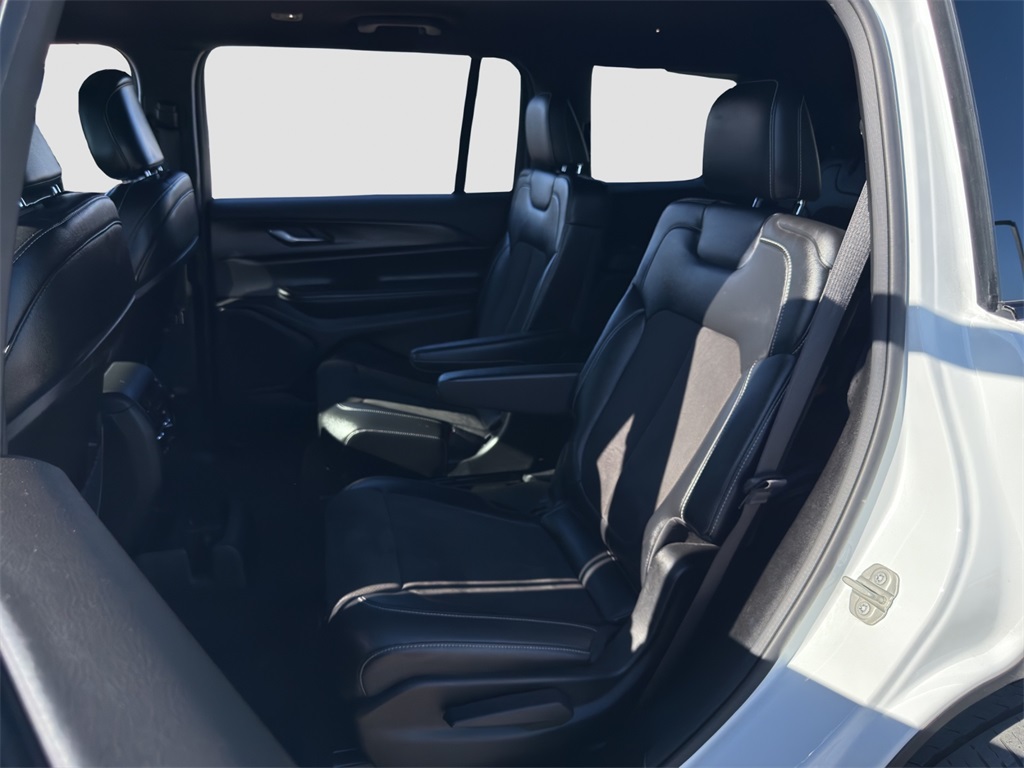 2023 Jeep Grand Cherokee Laredo Altitude photo 13