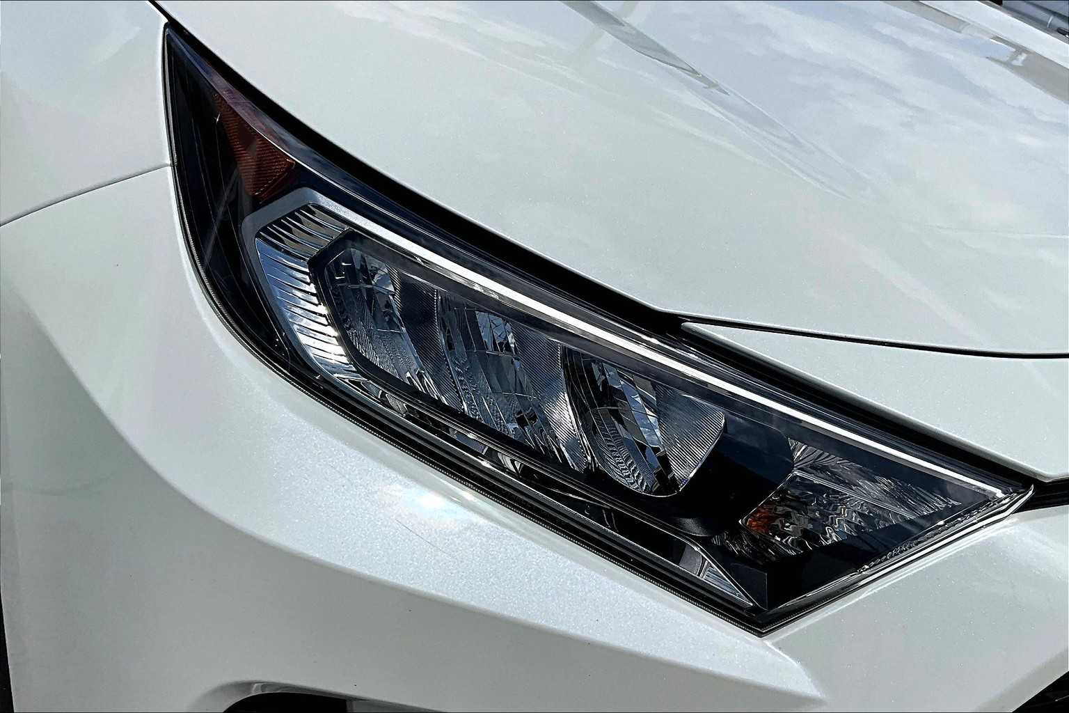 2021 Toyota RAV4 XLE Premium photo 26