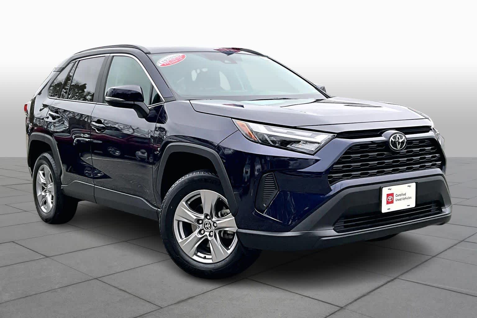 2023 Toyota RAV4 XLE photo 2