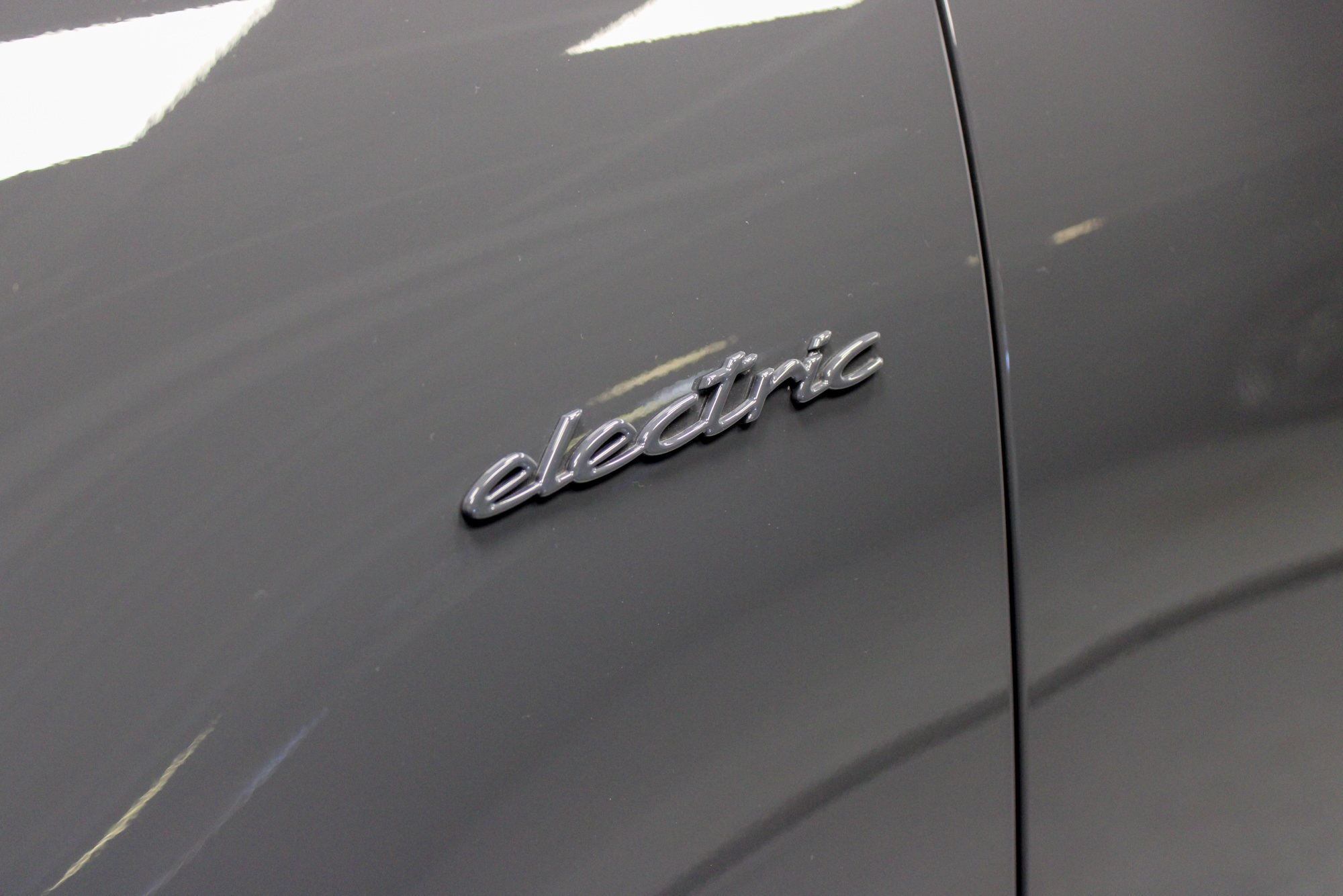 2025 Porsche Macan Electric Turbo photo 14