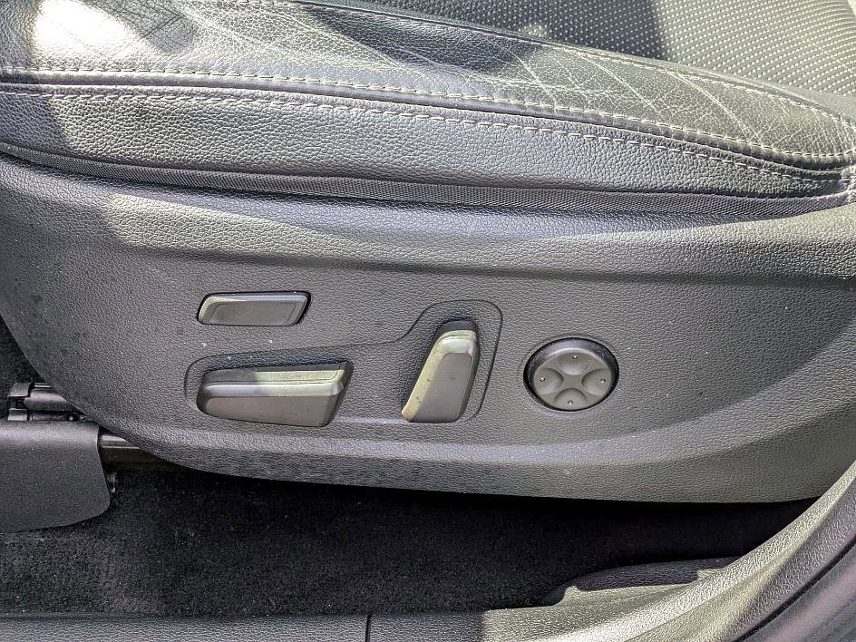 2020 Hyundai Santa Fe Limited photo 13
