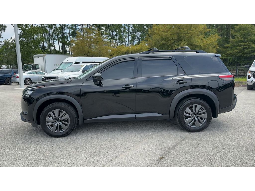 2024 Nissan Pathfinder SV photo 5