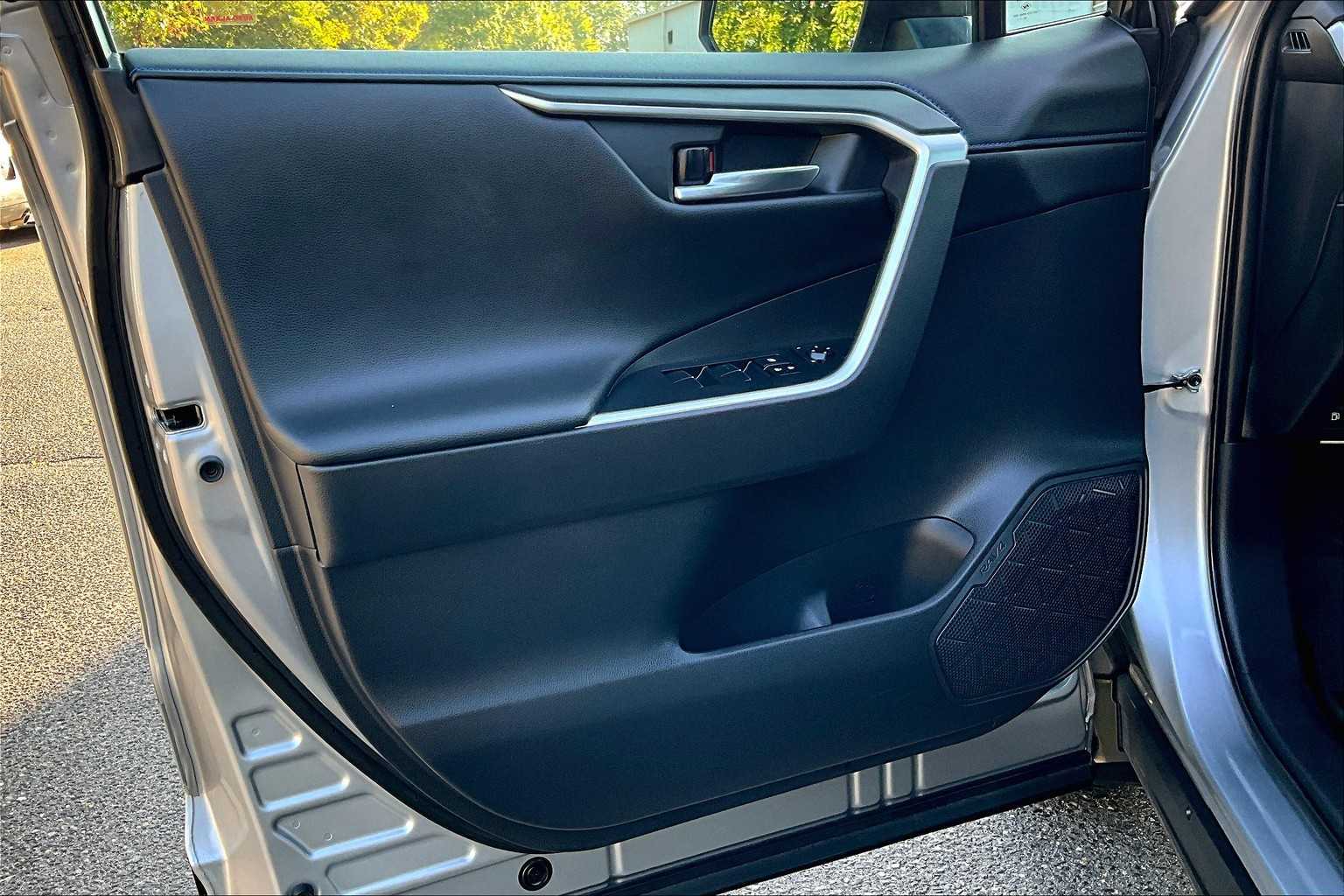 2021 Toyota RAV4 Hybrid XSE photo 20