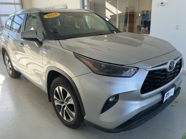 2024 Toyota Highlander XLE's photo