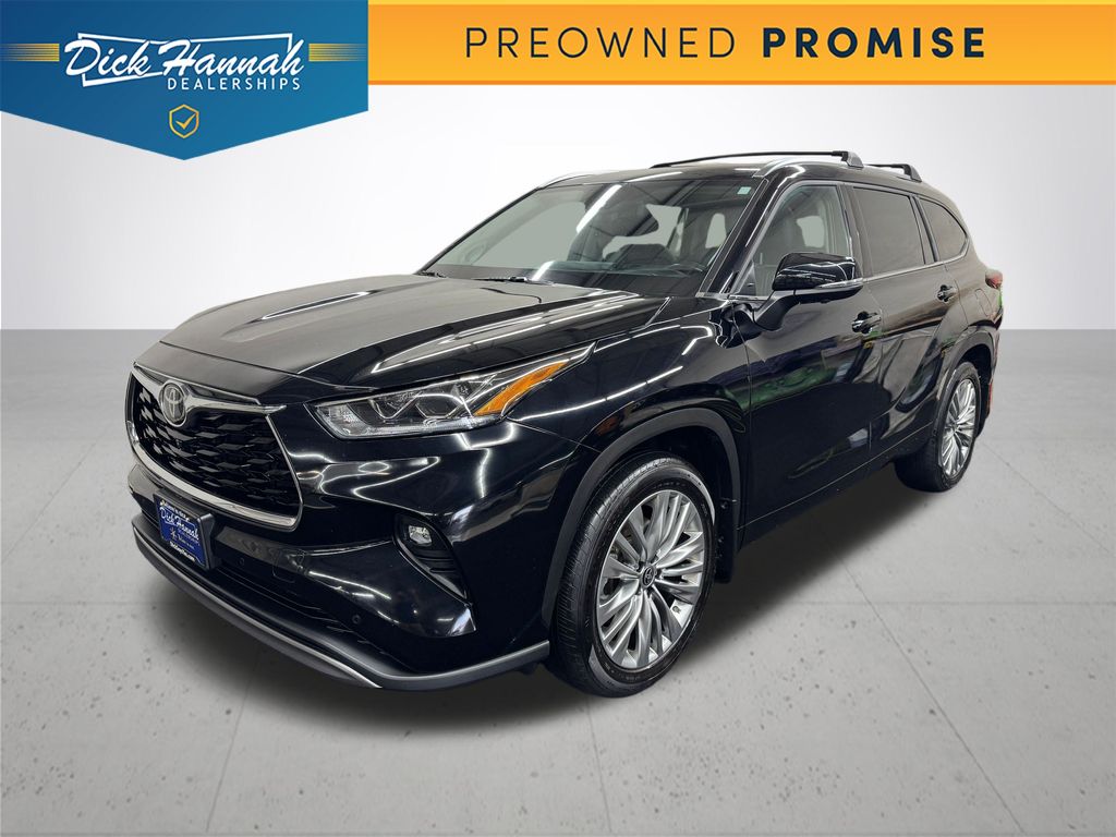 2023 Toyota Highlander Platinum's photo