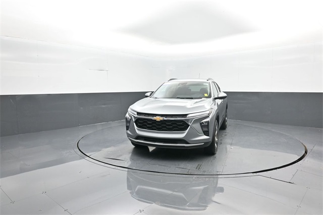 2024 Chevrolet Trax LT photo 2