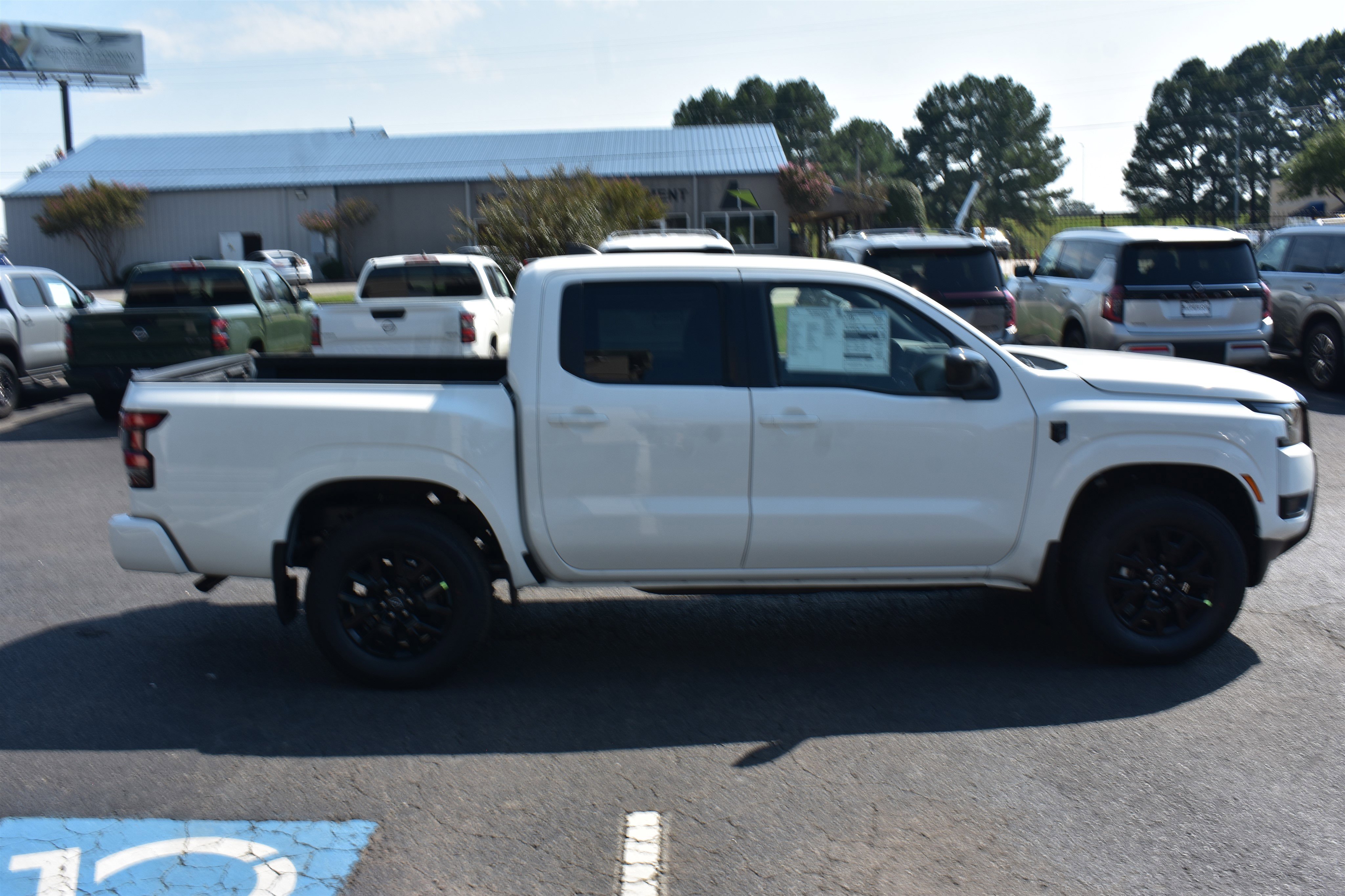2026 Nissan Frontier Crew Cab SV photo 2