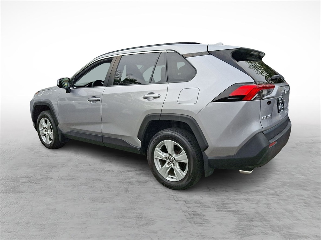2021 Toyota RAV4 XLE photo 2