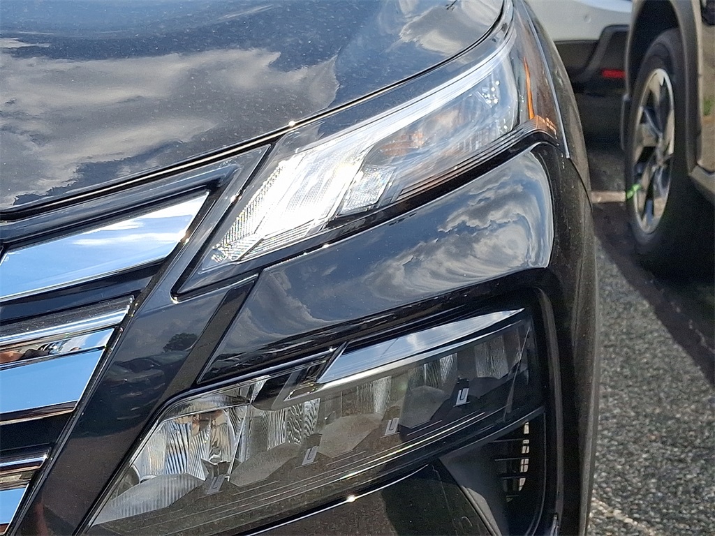 2026 Nissan Rogue SV photo 4