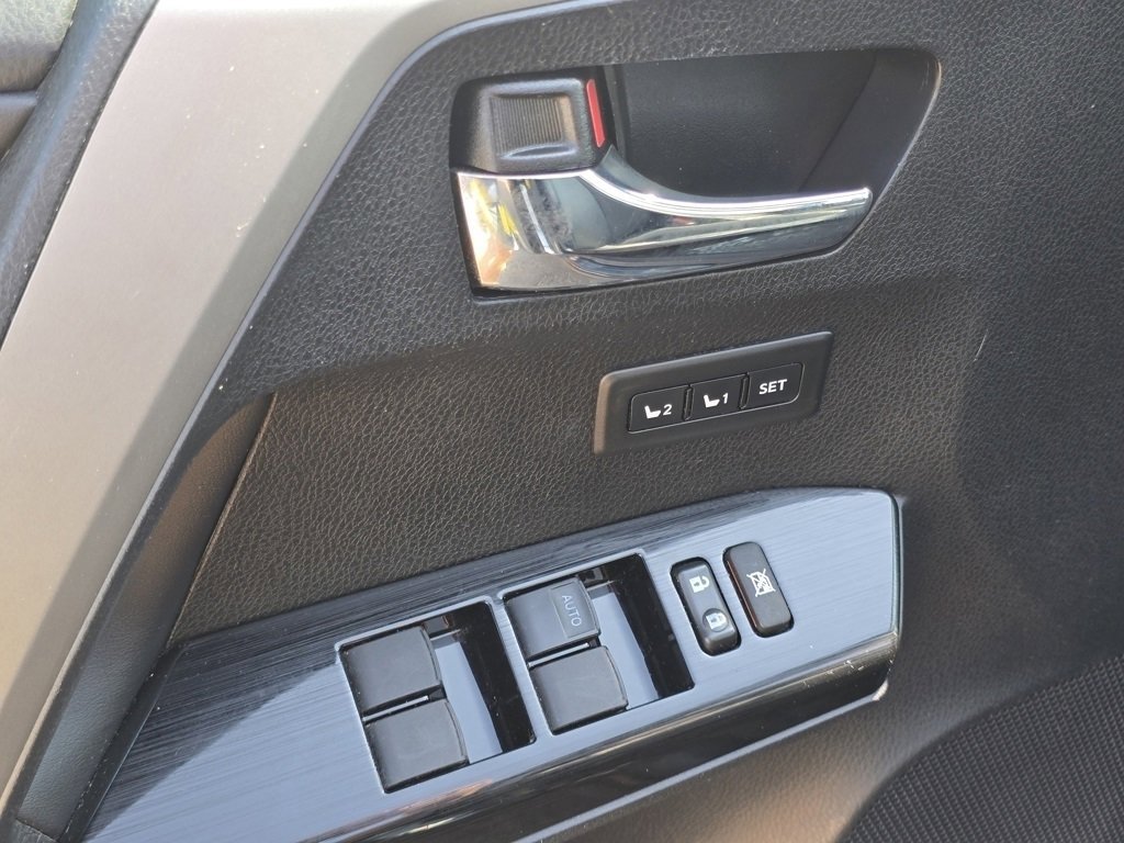 2017 Toyota RAV4 Limited photo 31