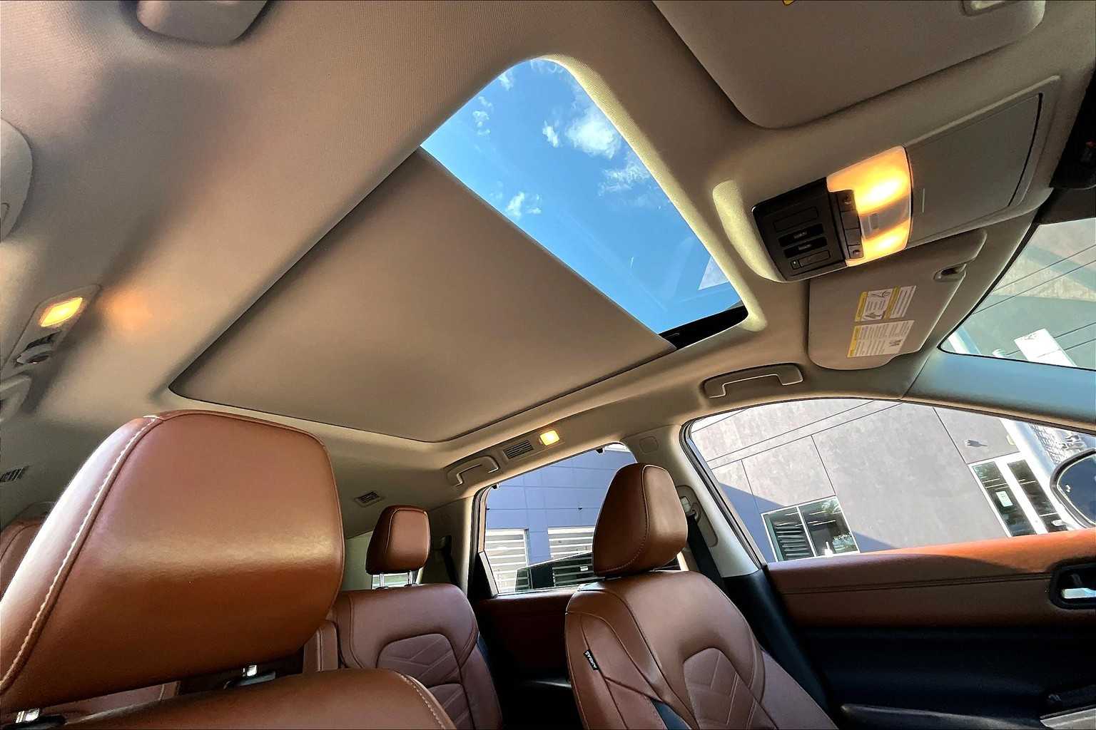 2022 Nissan Pathfinder Platinum photo 11