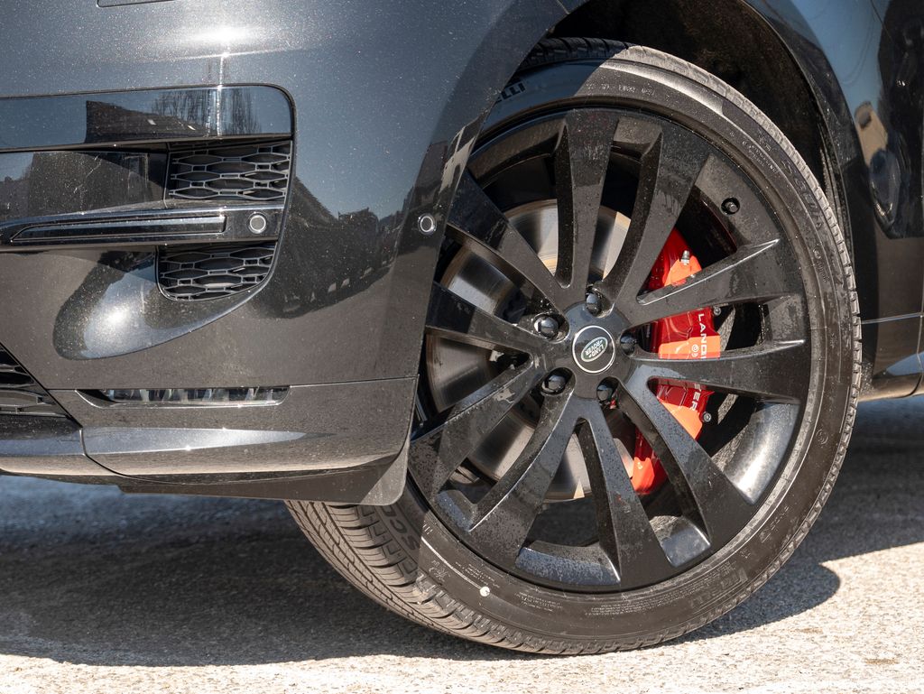 2025 Land Rover Range Rover Sport SE photo 9