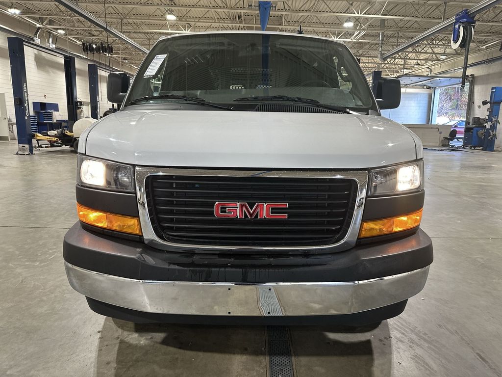 2024 Gmc Savana 2500 Cargo photo 3