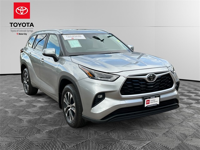 2024 Toyota Highlander XLE's photo