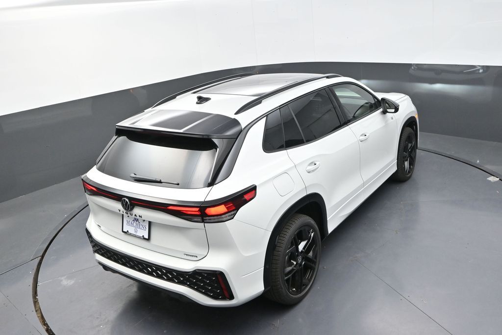 2025 Volkswagen Tiguan SE R-Line Black photo 14