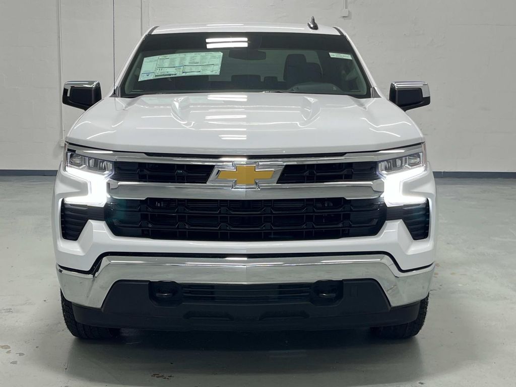2025 Chevrolet Silverado 1500 LT photo 3