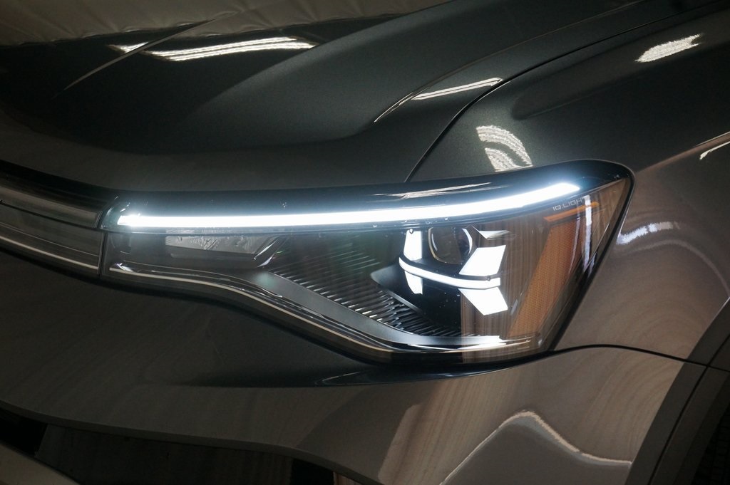 2025 Volkswagen Taos SEL photo 24