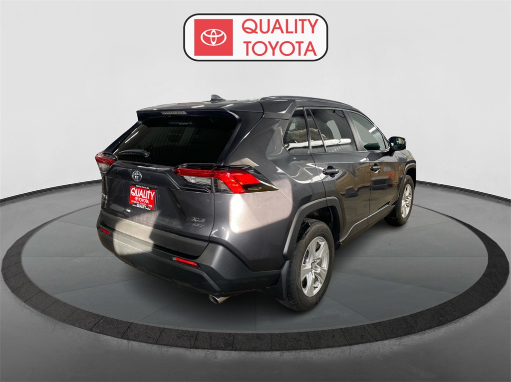 2020 Toyota RAV4 XLE photo 3