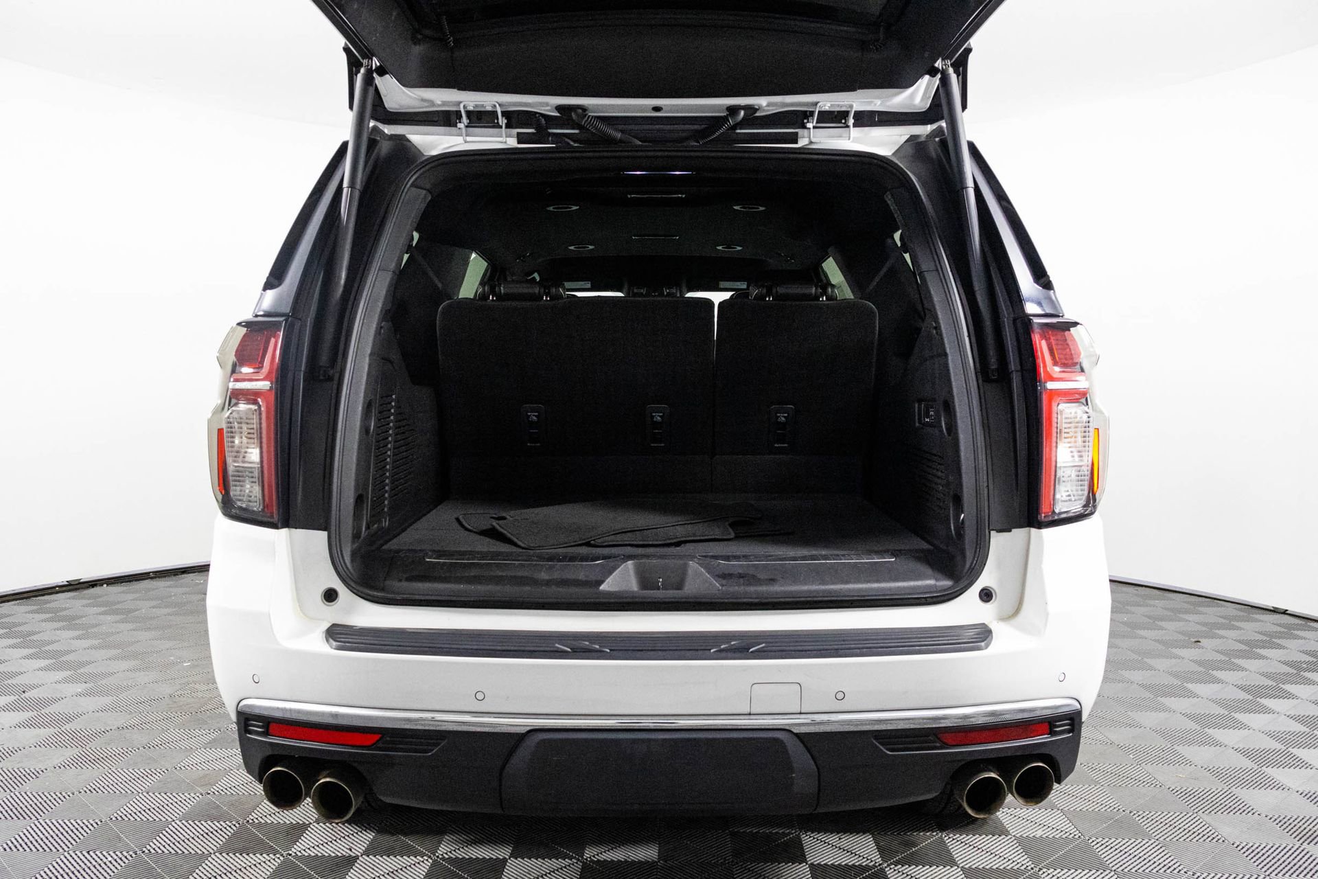 2023 Chevrolet Suburban Premier photo 22