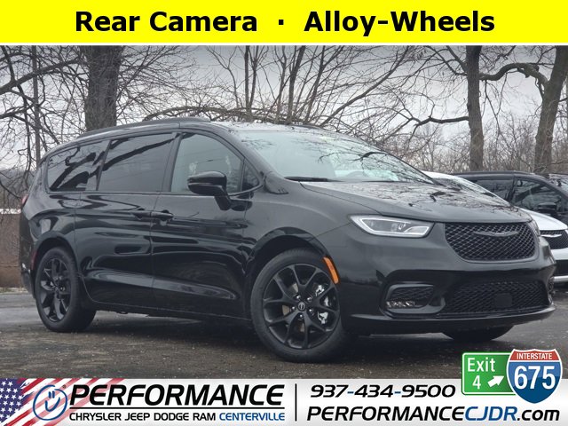 2026 Chrysler Pacifica Select's photo