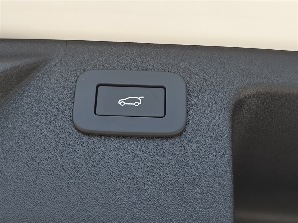 2025 Land Rover Discovery Sport SE photo 7