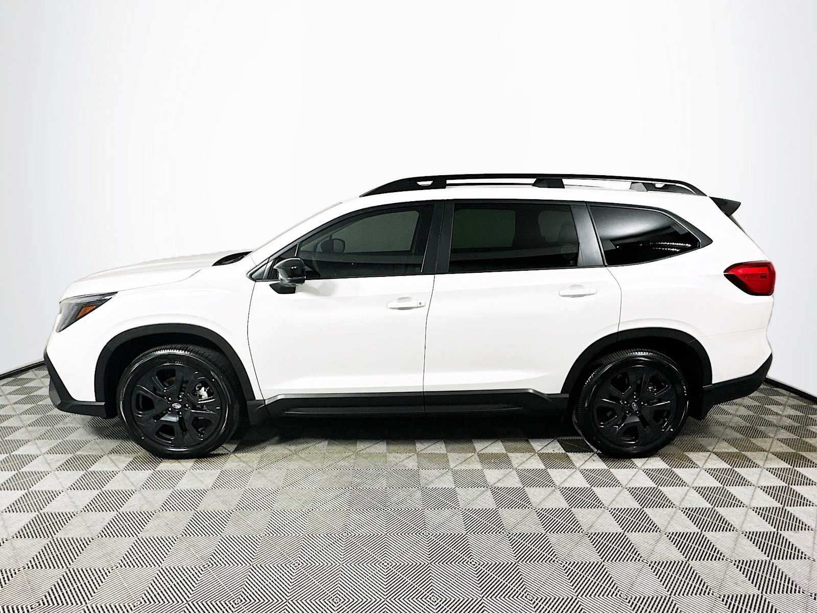 2025 Subaru Ascent Onyx Edition Touring photo 4