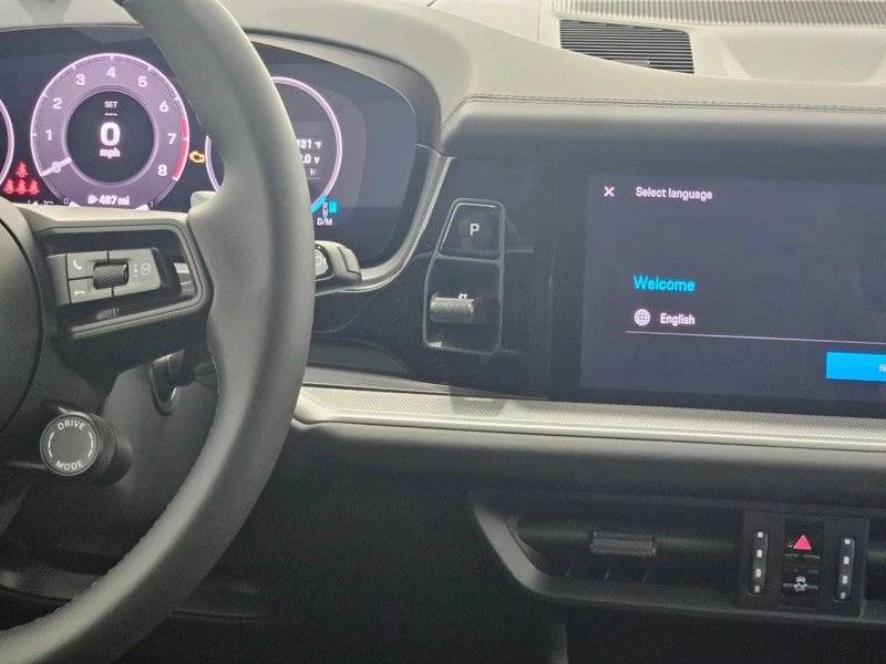 2025 Porsche Cayenne Base photo 15
