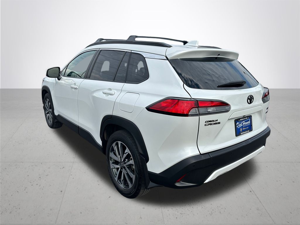 2022 Toyota Corolla Cross XLE photo 9