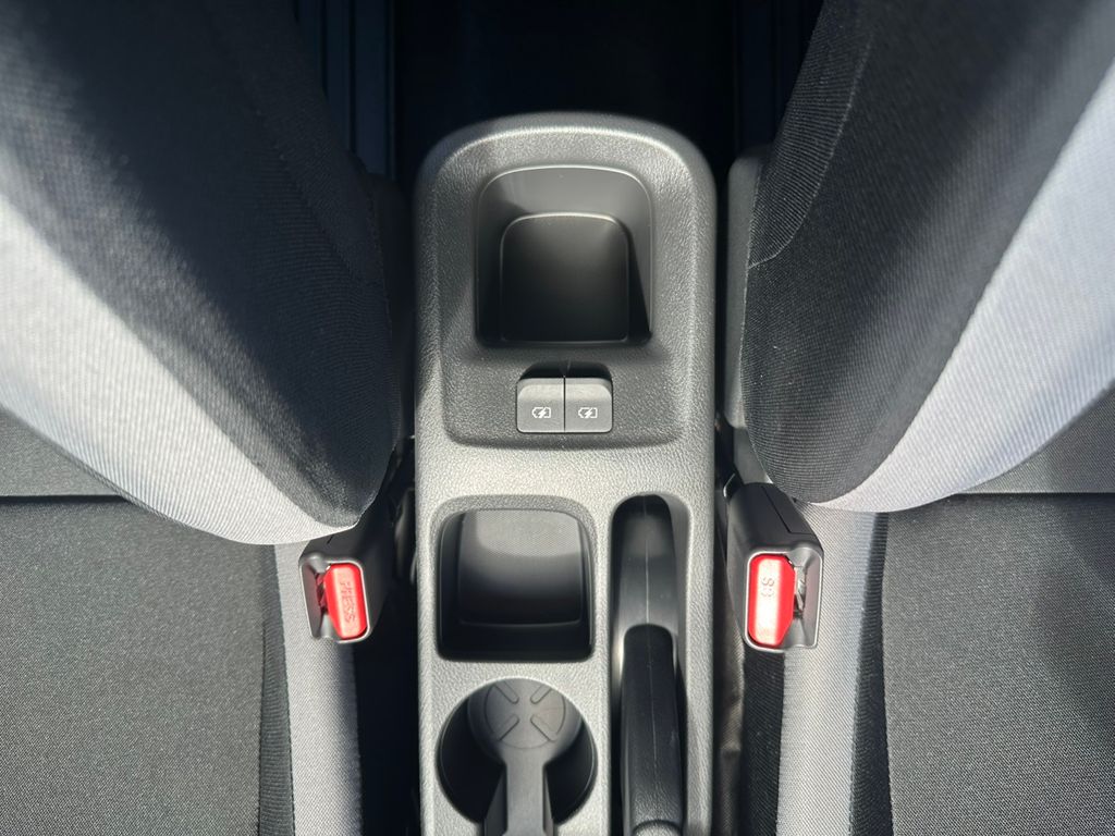 2025 Nissan Versa 1.6 S photo 19