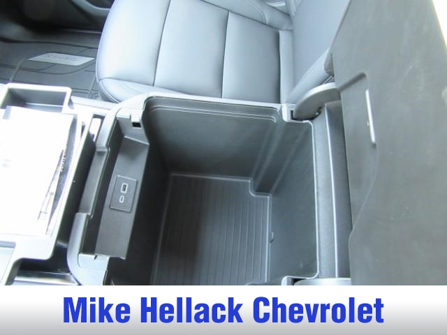 2025 Chevrolet Suburban Z71 photo 15