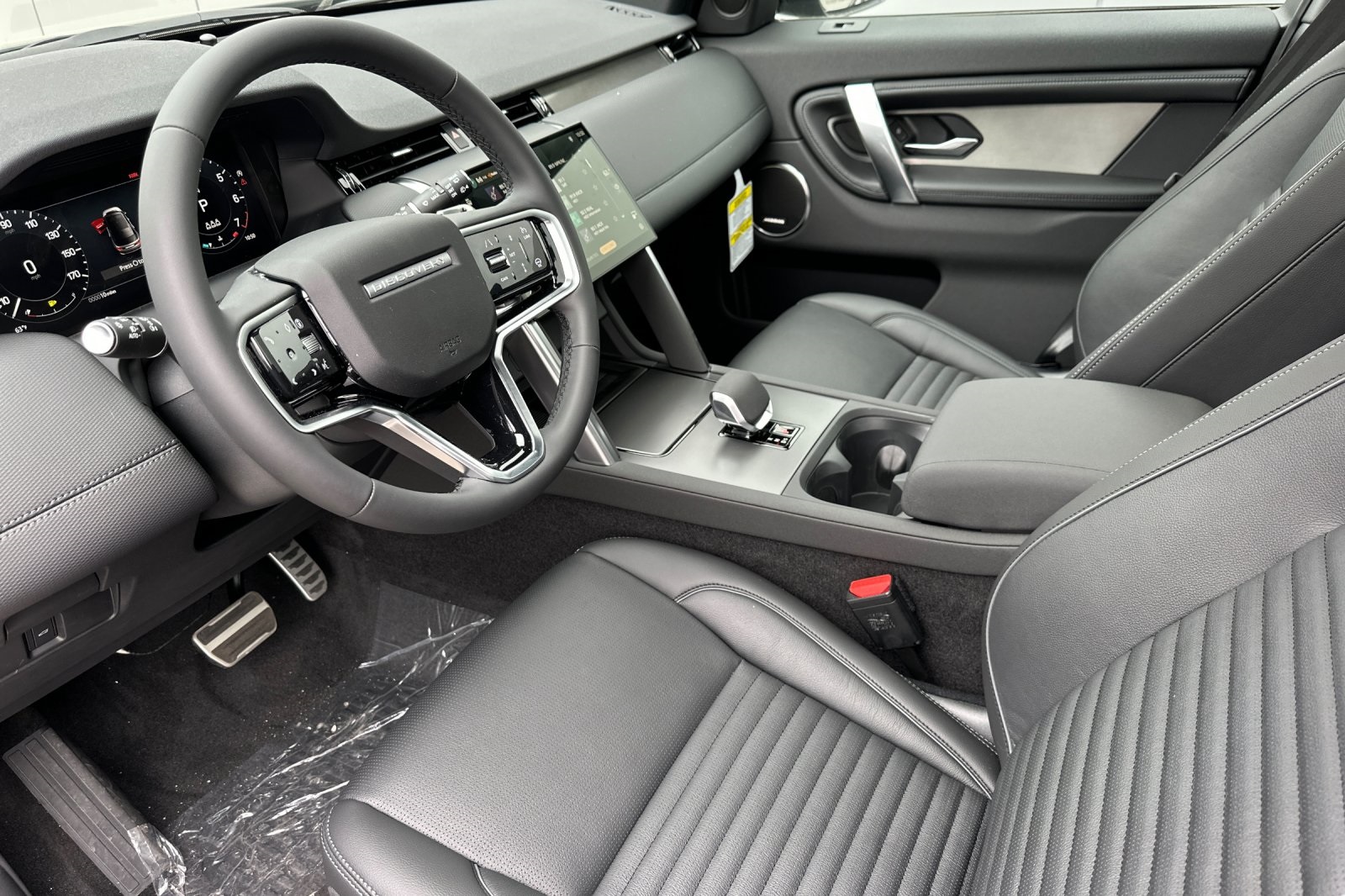 2025 Land Rover Discovery Sport Dynamic SE photo 9