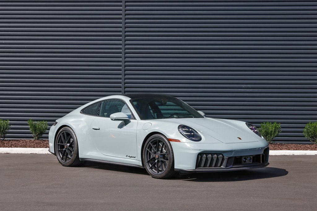 2025 Porsche 911 GTS photo 9