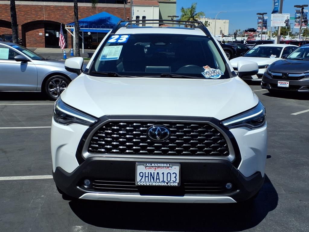 2023 Toyota Corolla Cross XLE photo 2