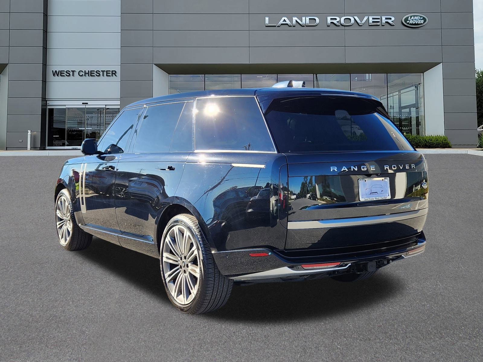 2023 Land Rover Range Rover SE photo 3