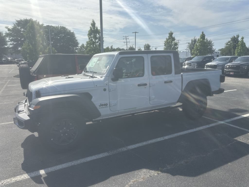 2025 Jeep Gladiator Sport S photo 4
