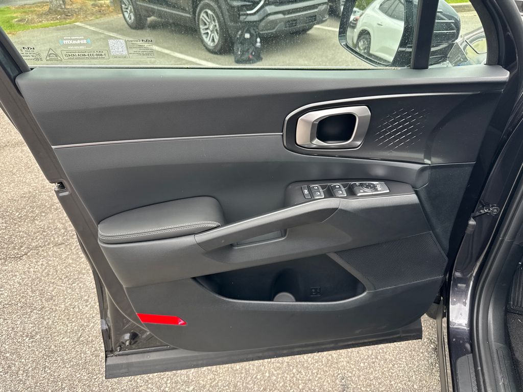 2025 Kia Sorento S photo 5