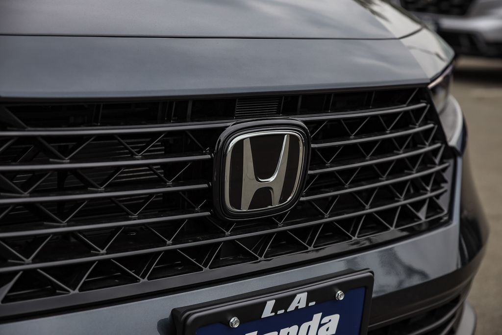 2025 Honda Accord SE photo 2