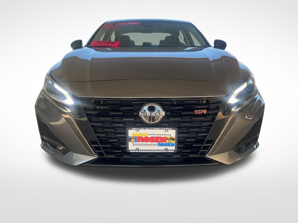2023 Nissan Altima 2.5 SR photo 2