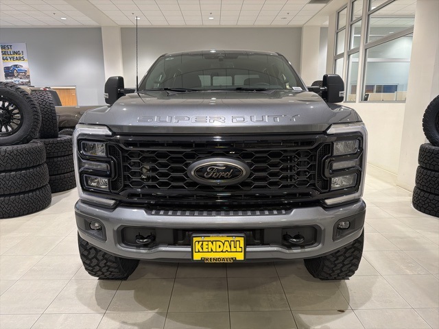 2025 Ford F-350 photo 2