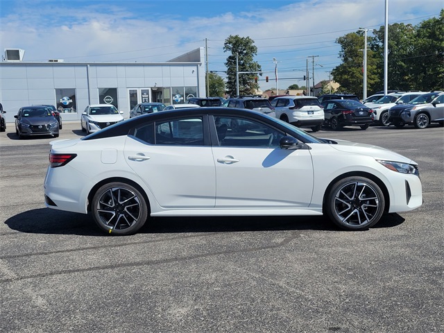 2025 Nissan Sentra SR photo 3