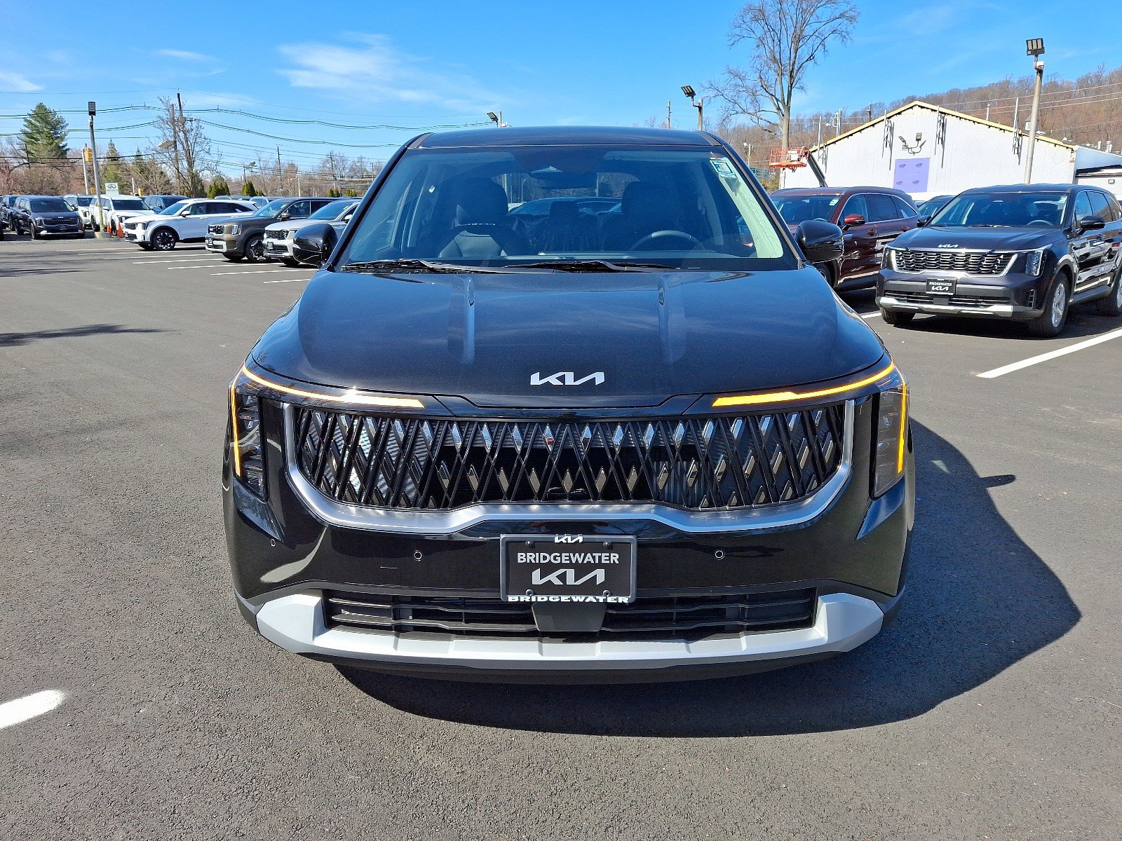 2025 Kia Carnival LXS photo 2
