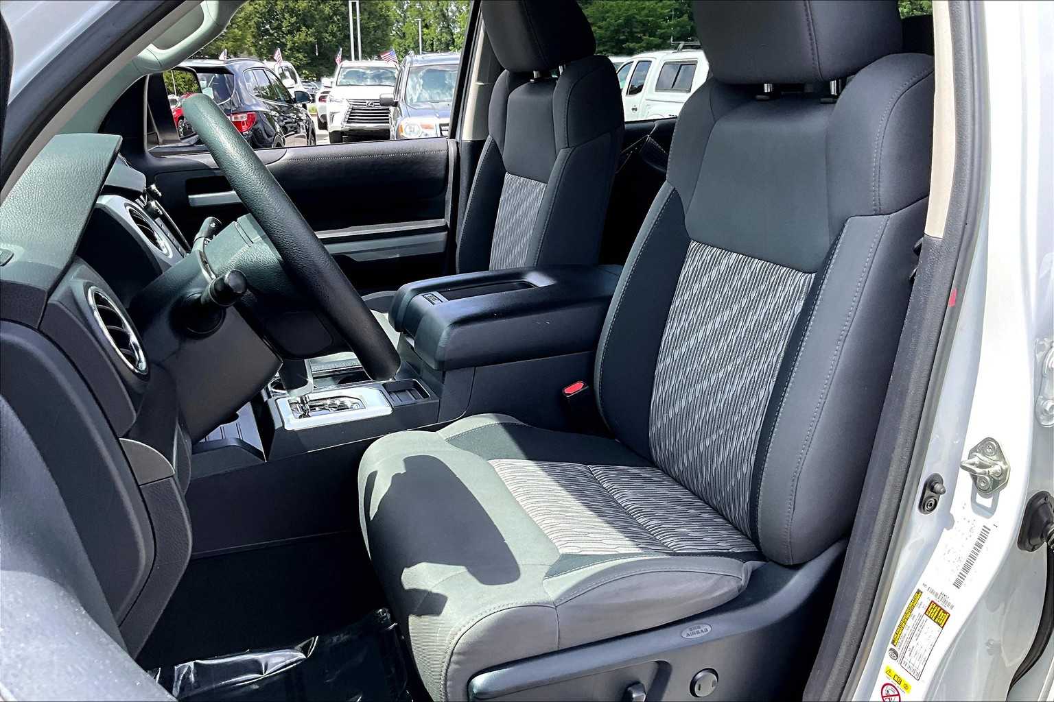 2018 Toyota Tundra SR5 CrewMax photo 7