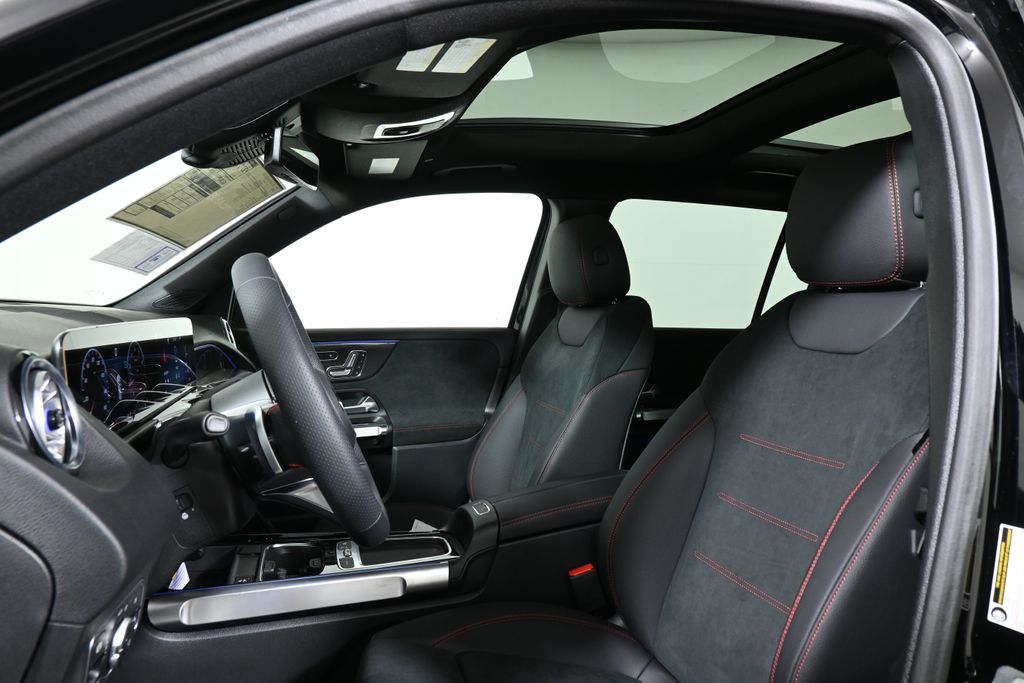 2025 Mercedes Benz GLB 250 4MATIC photo 10