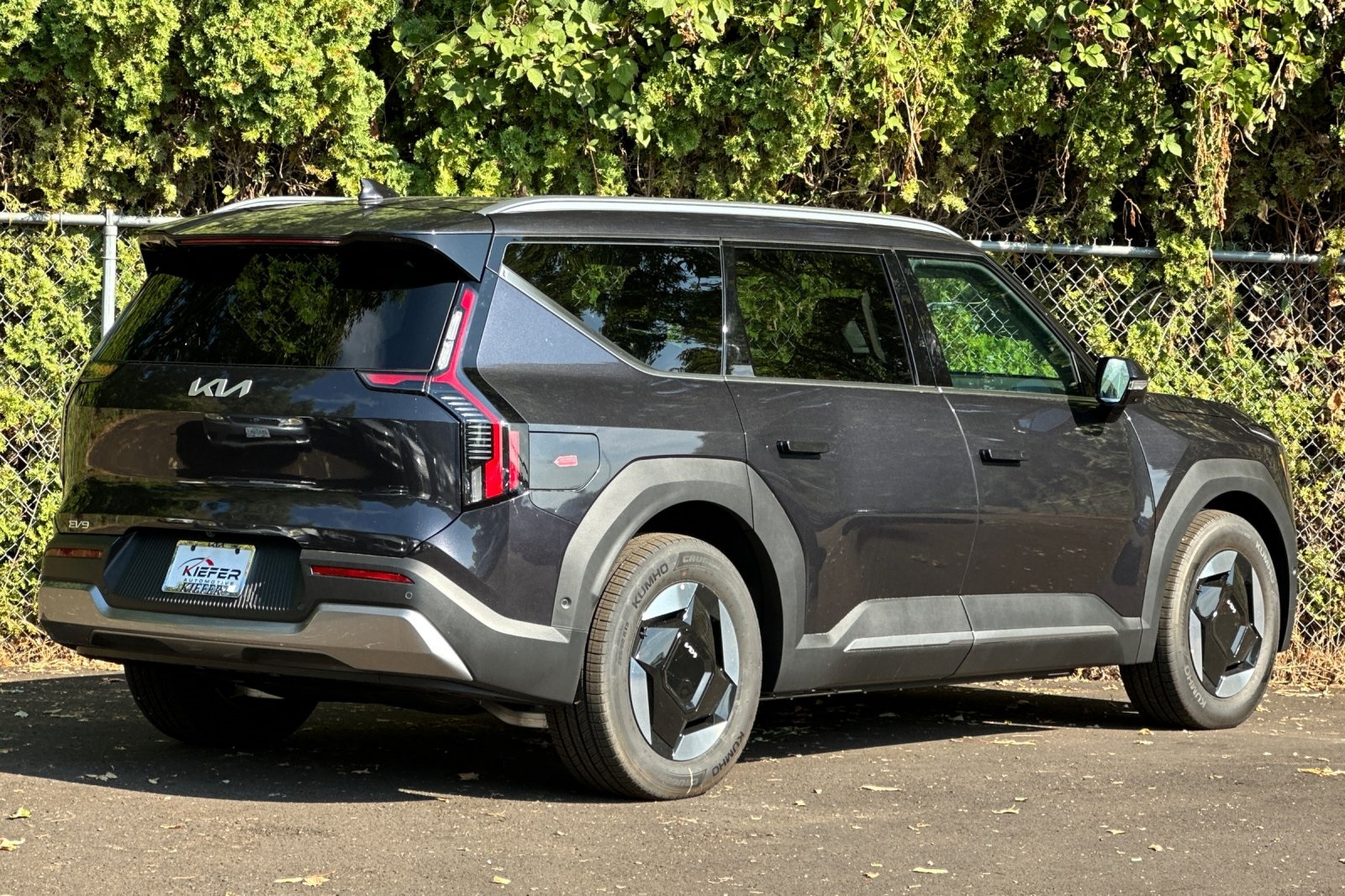 2026 Kia EV9 Wind AWD photo 3