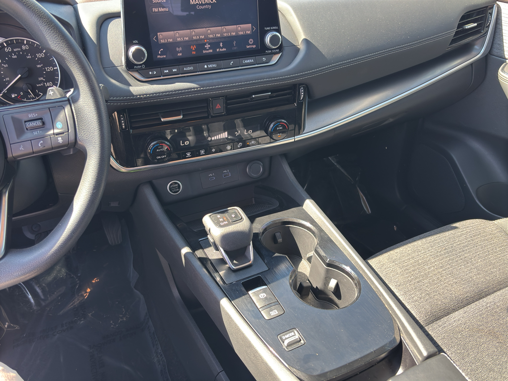 2021 Nissan Rogue SV photo 31