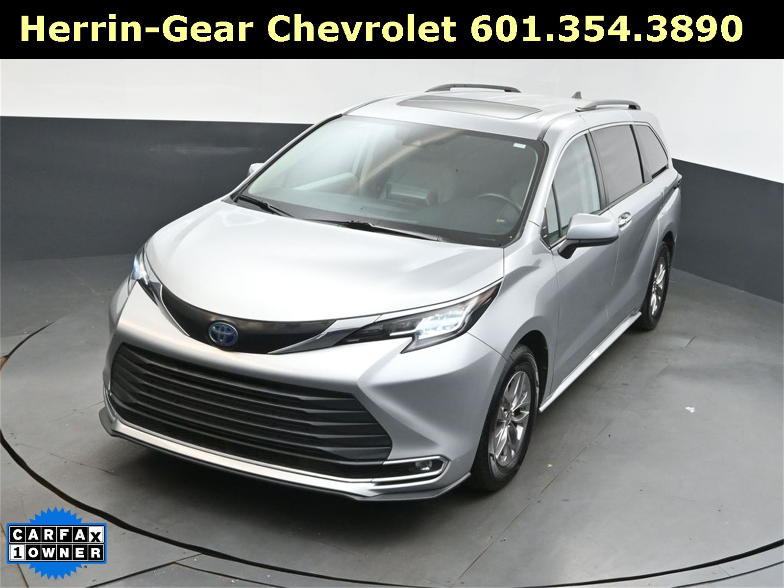 2023 Toyota Sienna XLE photo 26