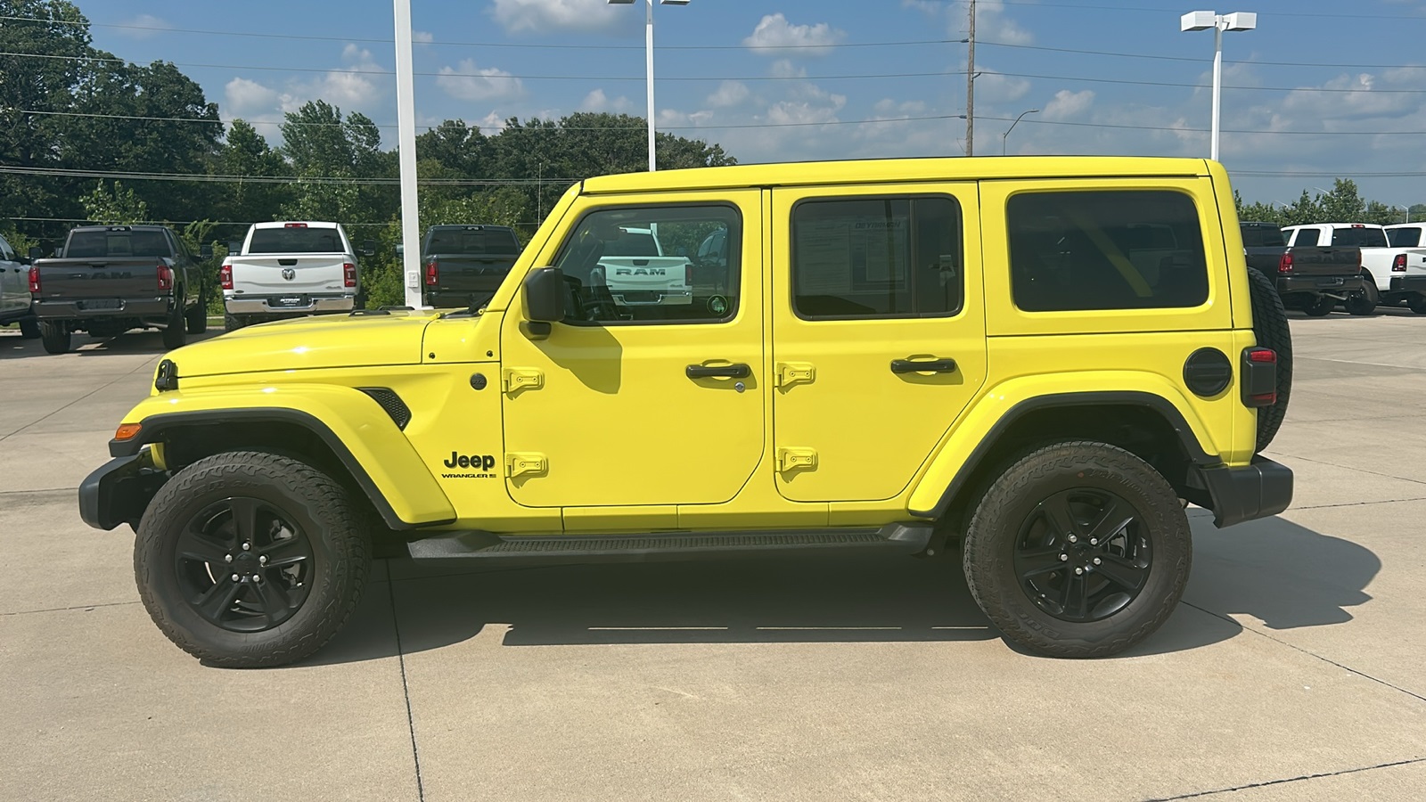 2023 Jeep Wrangler Sahara Altitude photo 6