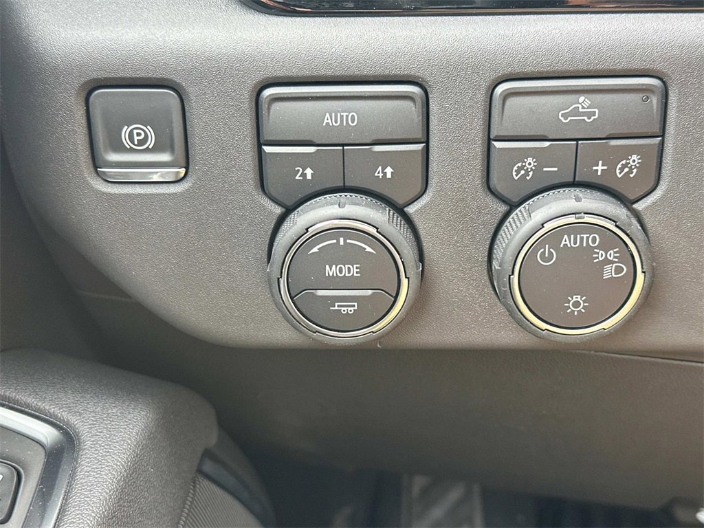 2025 Chevrolet Silverado 1500 LT photo 20
